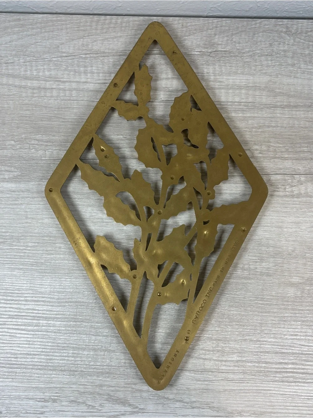 Vtg Syroco Inc Made In USA Mid Century Wall Diamond Plaque Winter Holly 60s